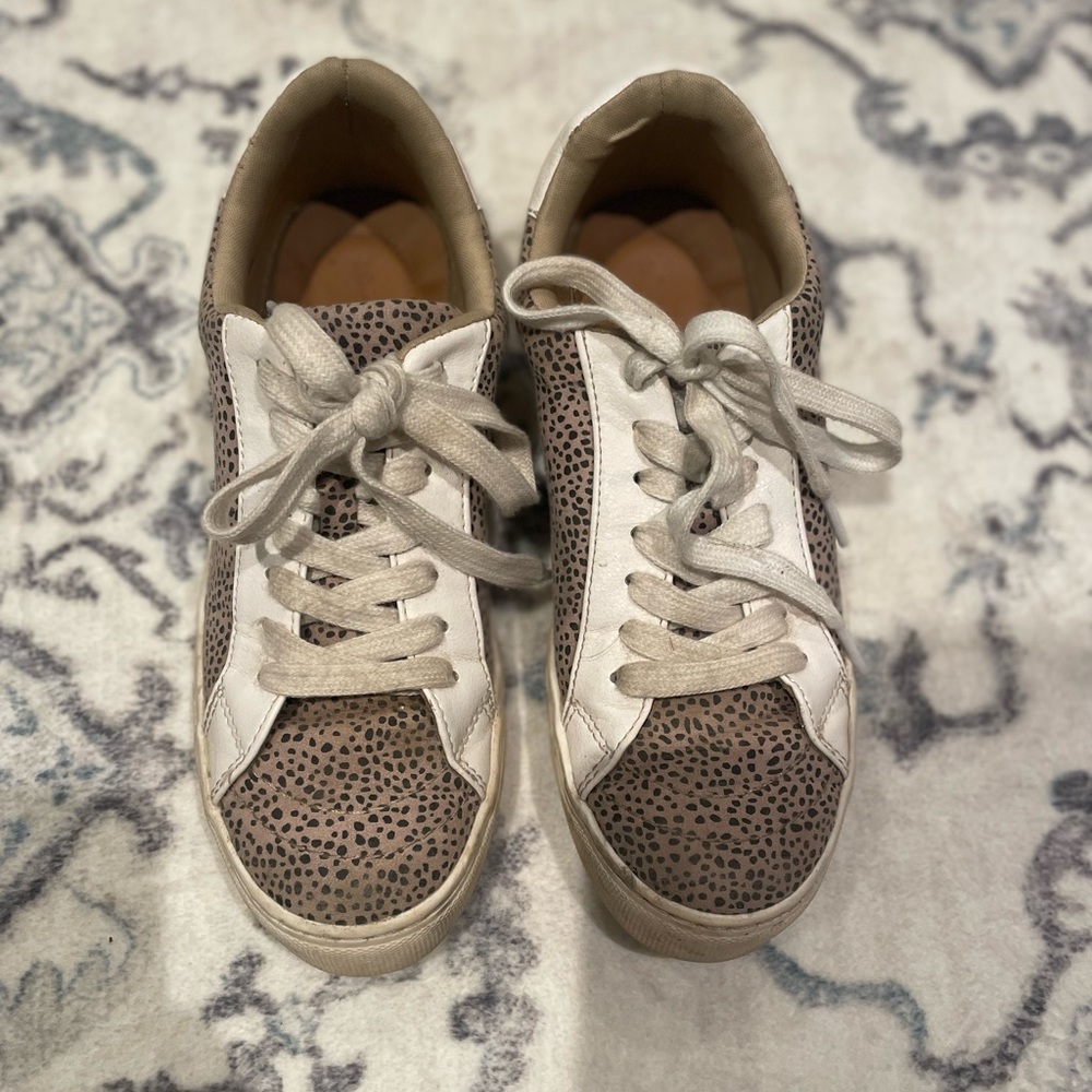 Women's Cadey Lace-Up Sneakers ~ Universal Thread ~ White  SZ 8 Shoes.